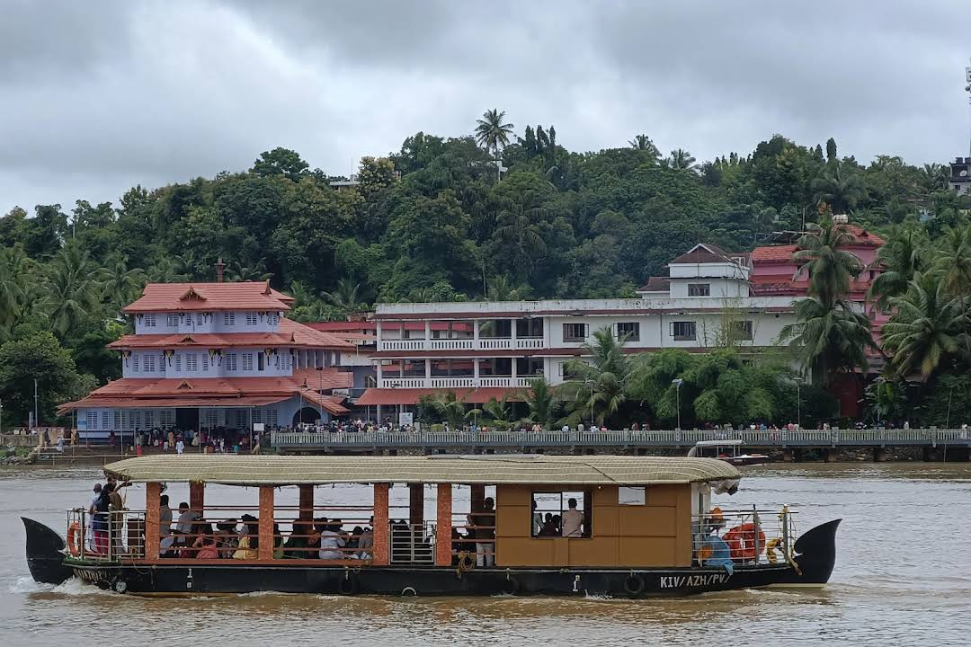 Image of House Boat